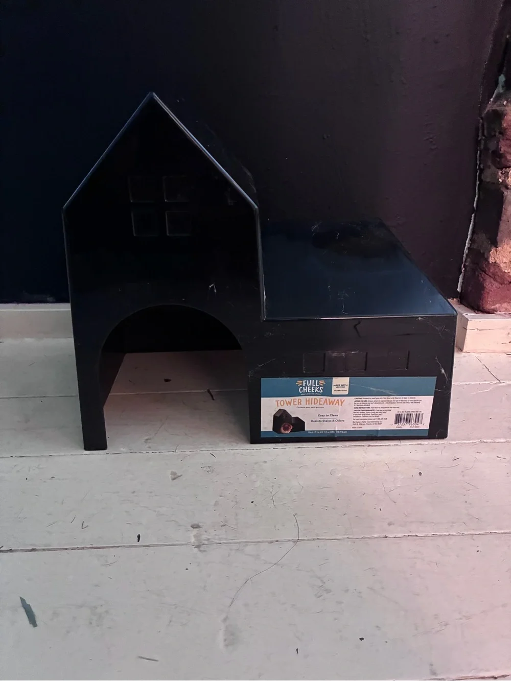 Full Cheeks™ Small Pet Tower Hideaway